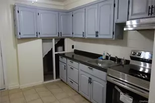 664 Bryant St, Westbury, NY 11590 - Photo 2