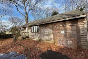 33 Roxbury St, Huntington Station, NY 11746 - Photo 2