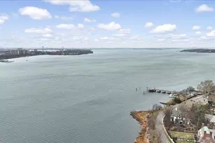 6 Westmoreland Pl, Douglaston, NY 11363 - Photo 2