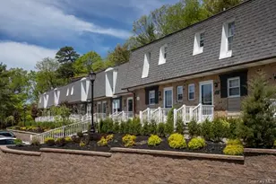 100 Villa D'Est Dr, Coram, NY 11727 - Photo 2