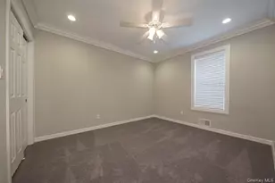 100 Villa D'Est Dr, Coram, NY 11727 - Photo 10