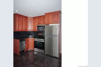 118 Carleton Avenue #6B, Islip Terrace, NY 11752 - Photo 4