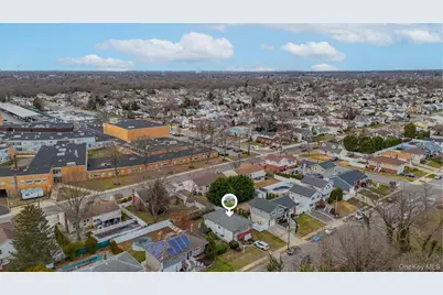 149 Crestwood Boulevard, Farmingdale, NY 11735 - Photo 4