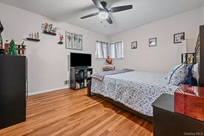 149 Crestwood Boulevard, Farmingdale, NY 11735 - Photo 14