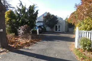 42 Handsome Ave, Sayville, NY 11782 - Photo 4