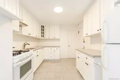 147 37 38th Avenue #C61, Flushing, NY 11354 - Photo 12