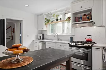 400 Manor Ridge Road, Pelham, NY 10803 - Photo 18