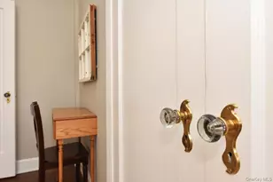 8 Barstow, Great Neck, NY 11021 - Photo 28