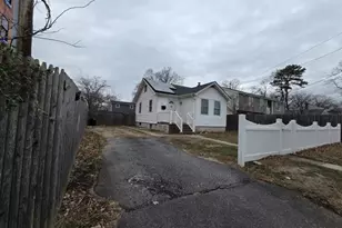 10 N 15th St, Wyandanch, NY 11798 - Photo 2