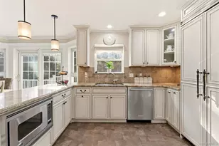 22 Knott Dr, Glen Cove, NY 11542 - Photo 4