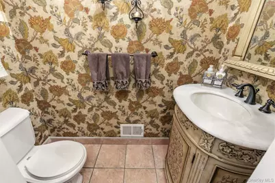 22 Knott Drive, Glen Cove, NY 11542 - Photo 14