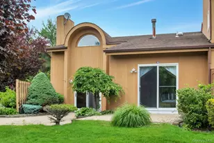 84 Kristin Ln, Hauppauge, NY 11788 - Photo 2