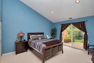 84 Kristin Lane, Hauppauge, NY 11788 - Photo 10