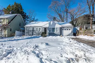 24 Jackson St, Glen Cove, NY 11542 - Photo 2