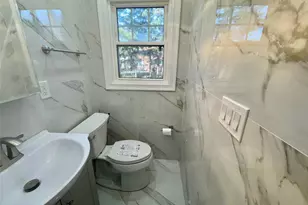 32 Berkshire Rd, Great Neck, NY 11023 - Photo 16