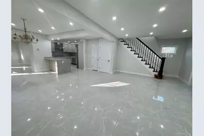 32 Berkshire Road, Great Neck, NY 11023 - Photo 2