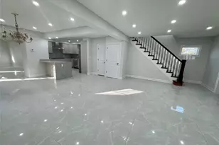 32 Berkshire Rd, Great Neck, NY 11023 - Photo 2