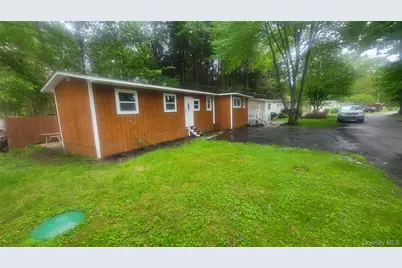 6 Blue Jay Lane, Hyde Park, NY 12538 - Photo 2