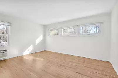 25 Wood Hollow Lane, New Rochelle, NY 10804 - Photo 12