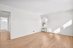 25 Woodhollow Ln, New Rochelle, NY 10804 - Photo 16