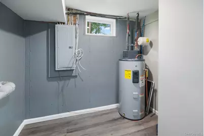 568 Granny Road, Medford, NY 11763 - Photo 16