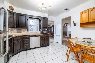 2934 Kinloch Road, Wantagh, NY 11793 - Photo 12