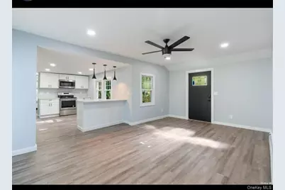 4 Oak Lane, Coram, NY 11727 - Photo 4