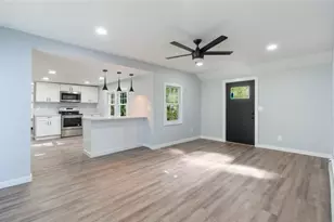 4 Oak Ln, Coram, NY 11727 - Photo 4