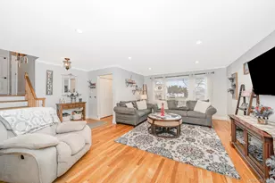 3738 Regent Ln, Wantagh, NY 11793 - Photo 6