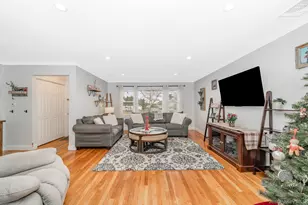 3738 Regent Ln, Wantagh, NY 11793 - Photo 4