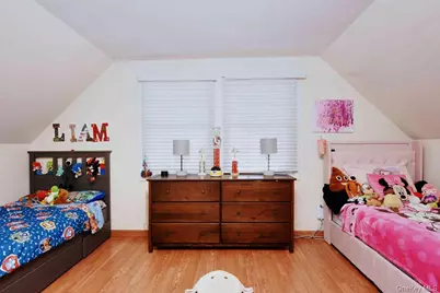 5 Wintergreen Drive, Coram, NY 11727 - Photo 16