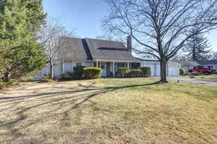 5 Wintergreen Dr, Coram, NY 11727 - Photo 2