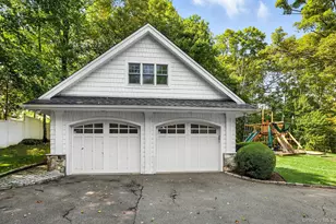 276 Quaker Rd, Chappaqua, NY 10514 - Photo 2