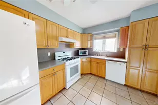 8 Pleasant Ave, Farmingdale, NY 11735 - Photo 6