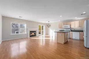 1804 Willow Pond Dr, Riverhead, NY 11901 - Photo 4