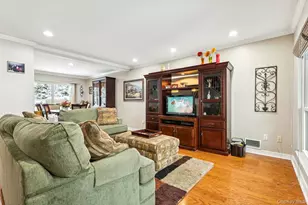 2 W Pond Ct, Smithtown, NY 11787 - Photo 8