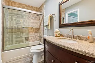 2 W Pond Ct, Smithtown, NY 11787 - Photo 18