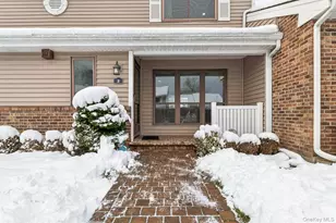 2 W Pond Ct, Smithtown, NY 11787 - Photo 2