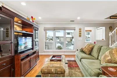 2 W Pond Court, Smithtown, NY 11787 - Photo 4