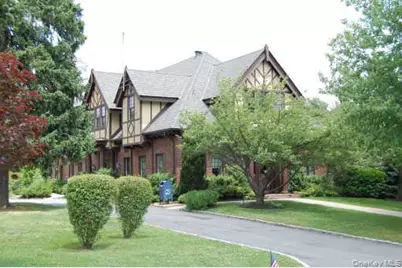 2 Stonytown Road, Manhasset, NY 11030 - Photo 38