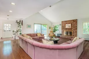 2 Stonytown Rd, Manhasset, NY 11030 - Photo 4