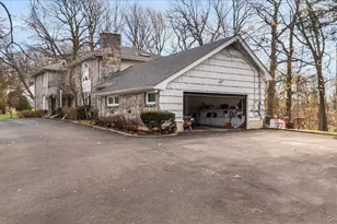 22 Lake Rd, Great Neck, NY 11020 - Photo 38