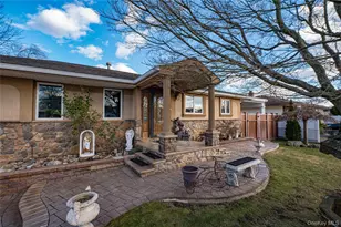 37 W 10th St, Deer Park, NY 11729 - Photo 2