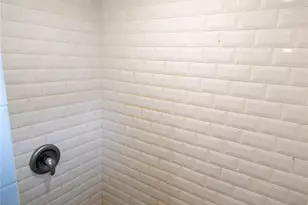 25 Hillside Ave, Rockville Centre, NY 11570 - Photo 16