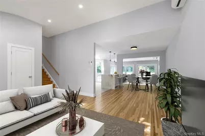 27 Meadowfield Lane, Glen Cove, NY 11542 - Photo 4