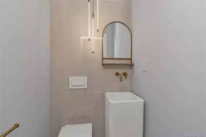 27 Meadowfield Lane, Glen Cove, NY 11542 - Photo 14