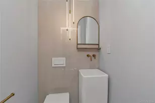 27 Meadowfield Ln, Glen Cove, NY 11542 - Photo 14