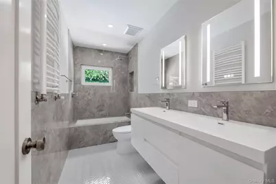 27 Meadowfield Lane, Glen Cove, NY 11542 - Photo 16