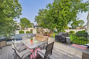 554 S 8th St, Lindenhurst, NY 11757 - Photo 24