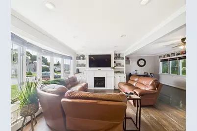 554 S 8th Street, Lindenhurst, NY 11757 - Photo 4